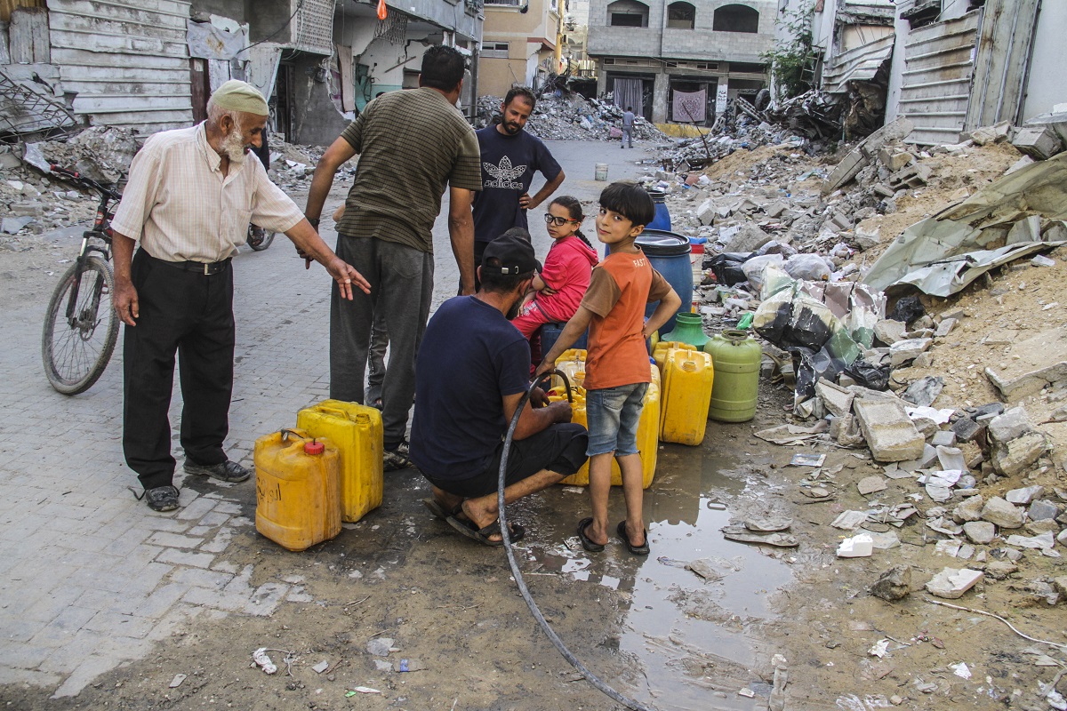 Gaza, Palestinezët që jetojnë në Beit Lahia vazhdojnë jetën e tyre të përditshme mes sulmeve izraelite. Foto: Mahmoud Issa/ Anadolu Agency