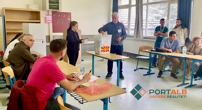 Procesi i votimit nga vendvotimi numër 2101 nga Komuna Zhelinës. Foto nga Fisnik Xhelili/ Portalb.mk
