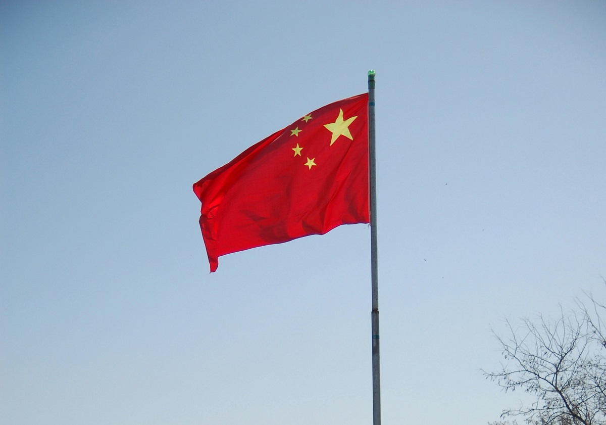 Flamuri i Kinës. Foto: Brian Matangelo/Unsplash