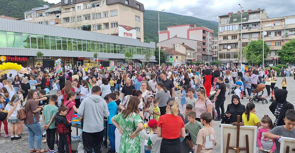 Dita e Fëmijëve u shënua me plot aktivitete në sheshin e Tetovës. Foto: Elmedina Abdulahi (Facebook)