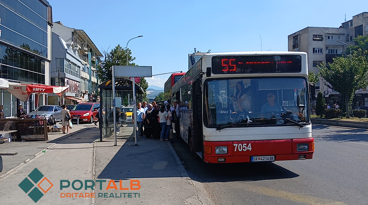 Autobus privat, foto nga Portalb.mk