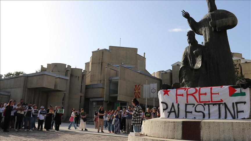 Studentët e UKIM-it në Shkup përmes protestës shprehën solidarizim me Palestinën. Foto: Abdula Berisha/AA