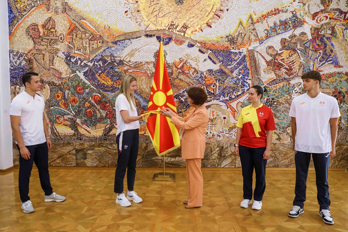 Presidentja Gordana Siljanovska Davkova priti olimpistët nga Maqedonia e Veriut që do të marrin pjesë në Lojërat Olimpike në Paris. Foto: Presidenca e RMV-së