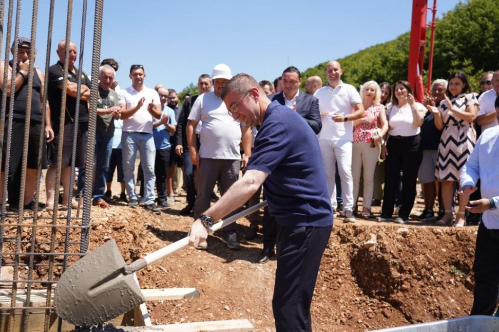 Kryeministri Mickoski në vënien e gurthemelit. Foto: vlada.mk