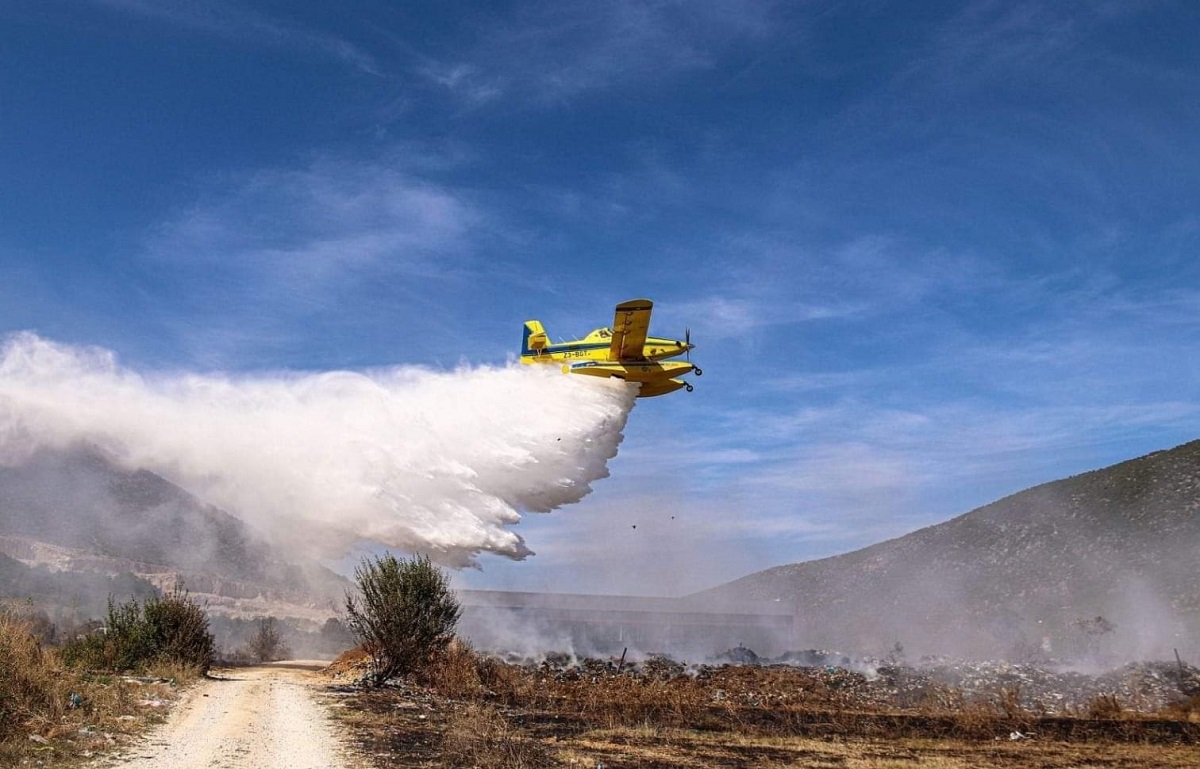 Avionët "airtractor" për shuarjen e zjarreve. Foto nga Facebooku i Drejtorisë për Mbrojtje dhe Shpëtim