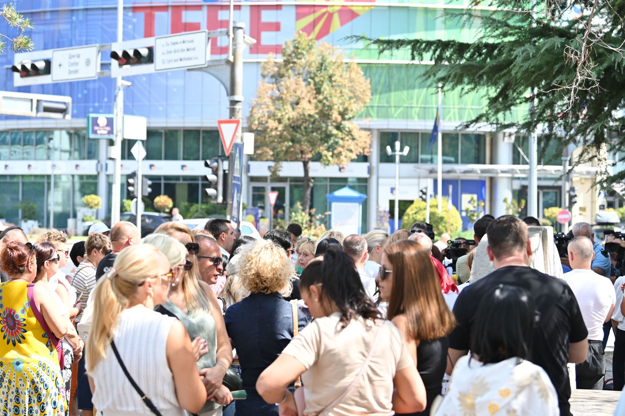 Protestë para Ministrisë së Arsimit për rritje të pagave. Foto: LSDM