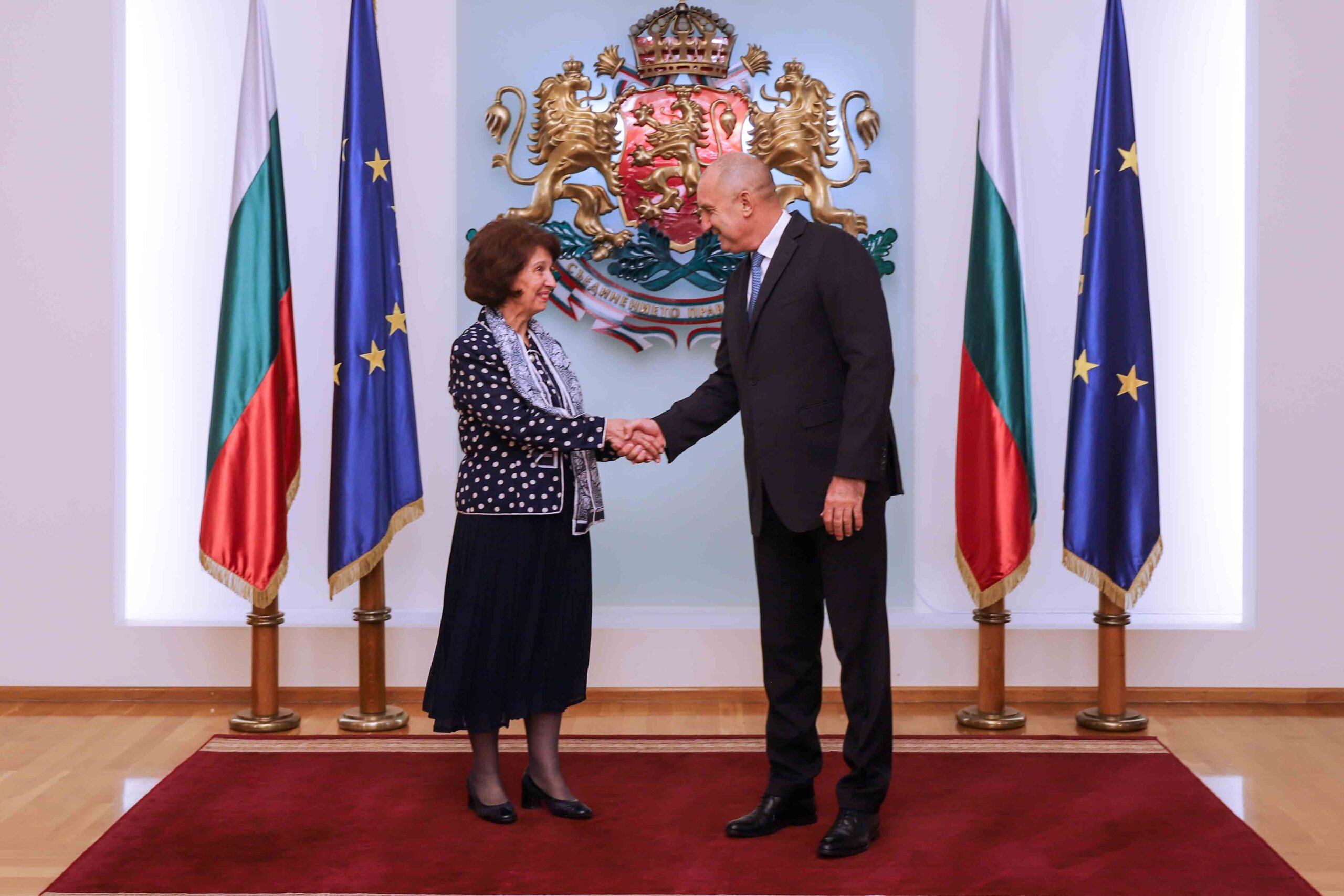 Presidentja e Maqedonisë së Veriut, Gordana Siljanovska, në takim me presidentin e Bullgarisë, Rumen Radev. Foto nga Presidenca e RMV-së.